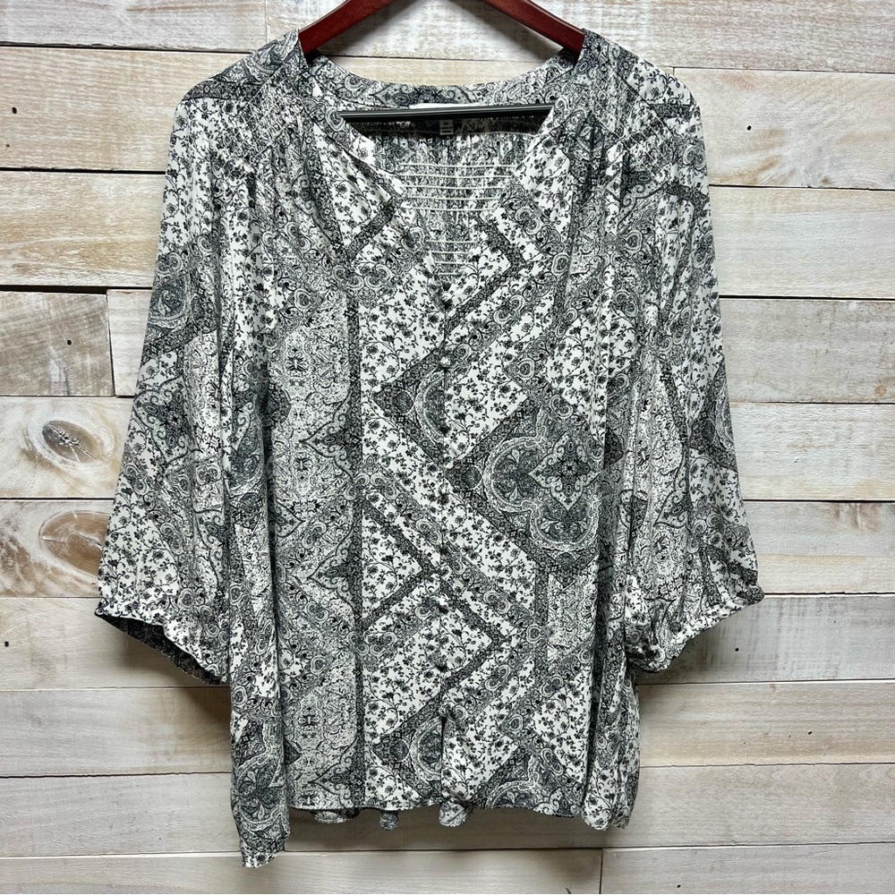 Rose + Olive Top Womens Plus‎ 2X Black White Long Sleeve V Neck Floral Paisley